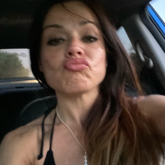 Meet your Posher, Gabriela - Picture 3 of 8